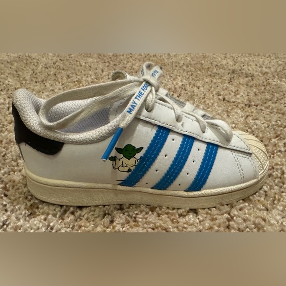EUC/VGUC Size 9 Adidas Superstar Shoes w/ a Star Wars Design - Picture 14 of 16